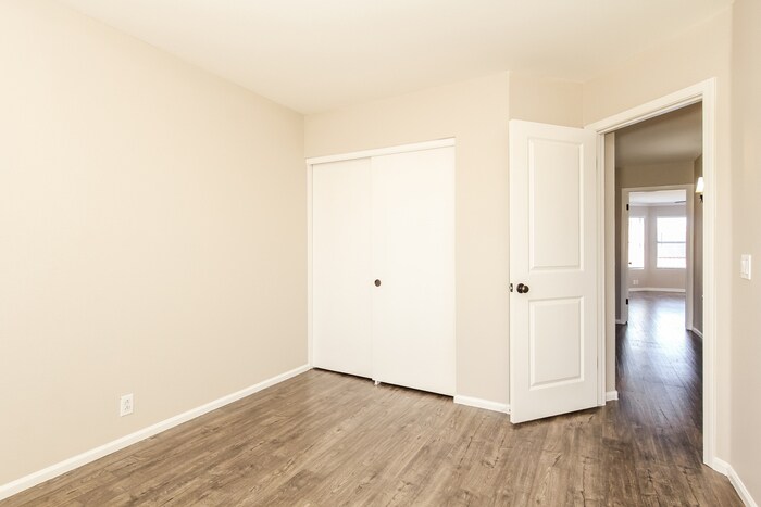 Building Photo - 7712 W Behrend Dr