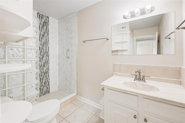 Building Photo - 12028 Mighty Oak Dr
