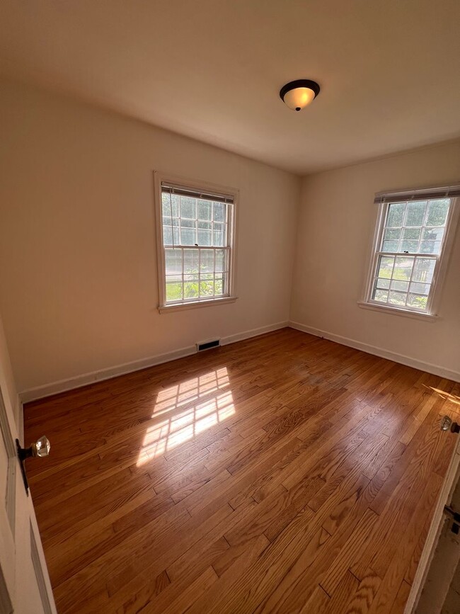 Building Photo - 4003 Drexel Ave