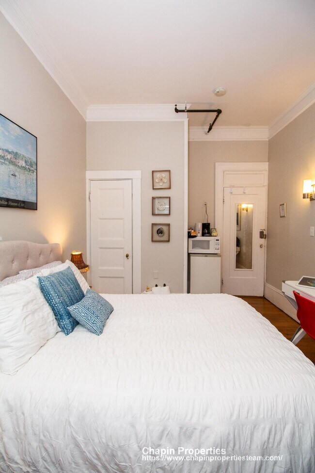 Building Photo - 1025 Beacon St