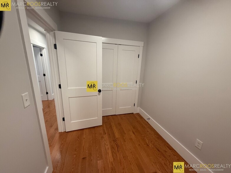 Building Photo - 118 Marginal St