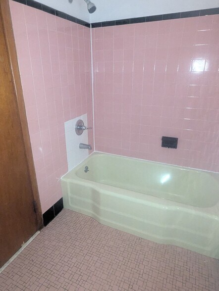 Building Photo - 247 Fairmont Ave