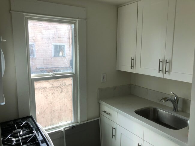 Building Photo - 4719 S Gramercy Pl