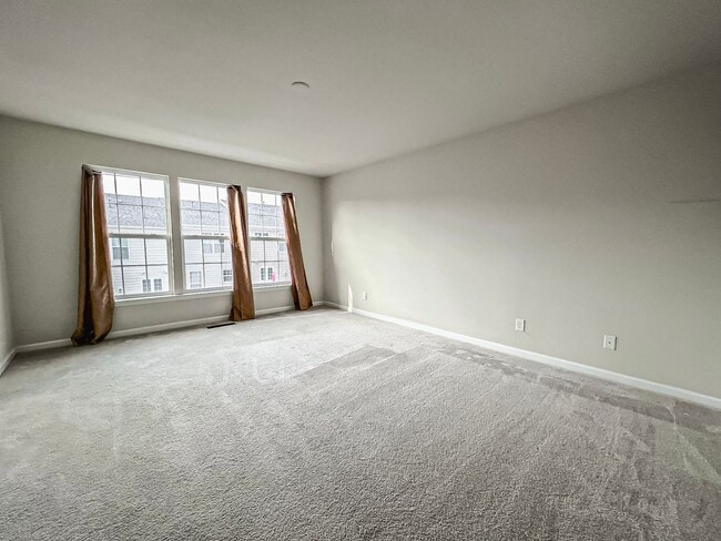 Building Photo - Beautiful and Spacious 3 Bed 2/2 Bath Bric...