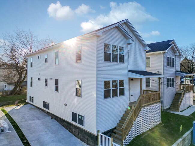 Building Photo - 12 Andy St