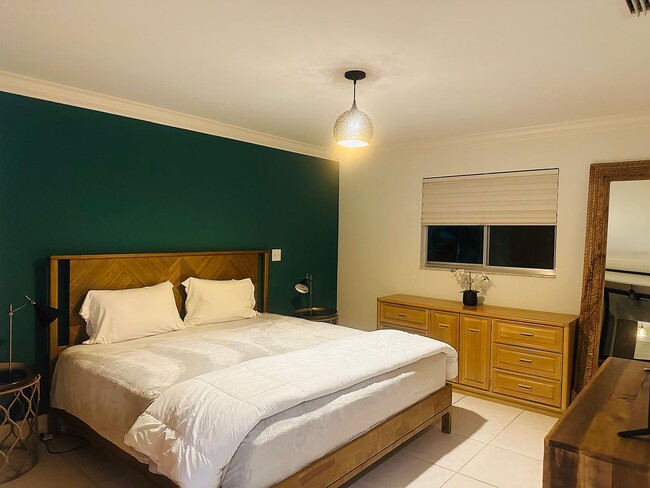 Building Photo - 1337 Center Ln