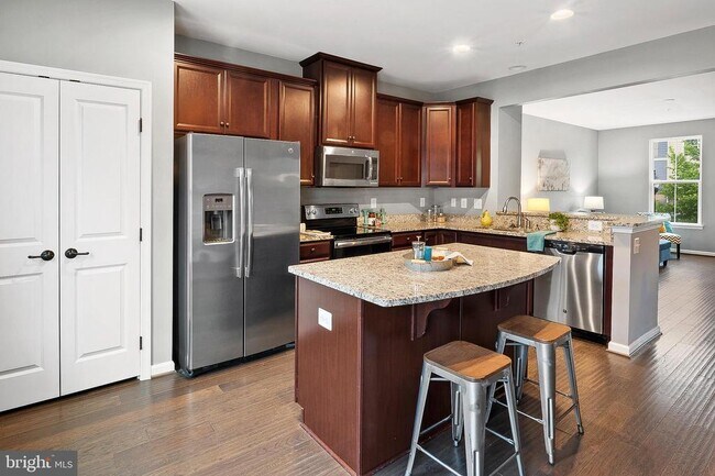 Building Photo - 708 Apple Orchard Dr