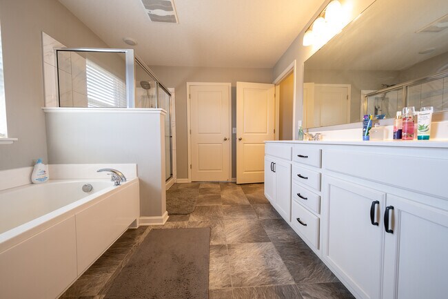 Building Photo - 15430 Eagle Creek Way