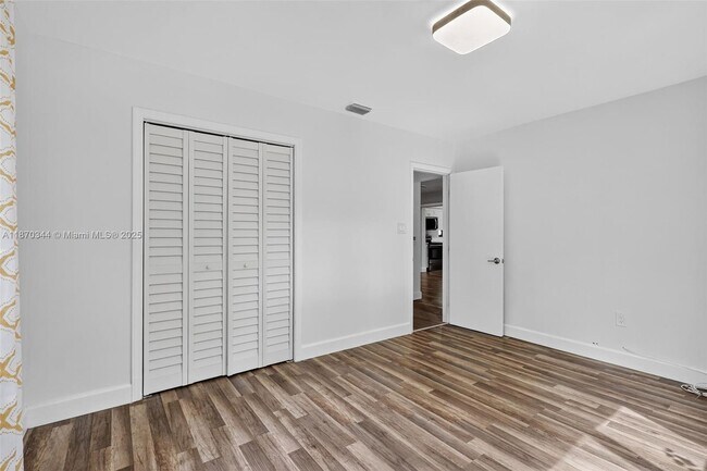 Building Photo - 606 N 28th Ave