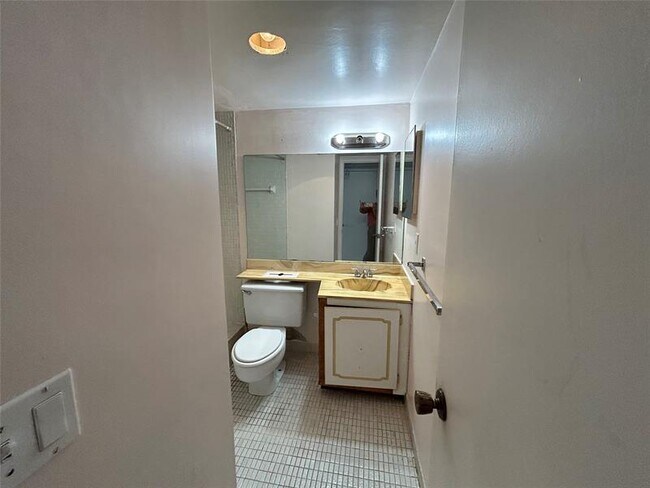 Building Photo - 3301 Spanish Moss Terrace