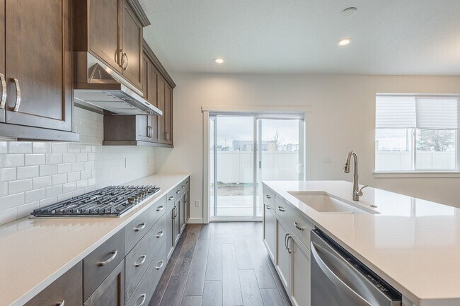 Building Photo - Brand New 3 bed 2.5 bath with flex room North Meridian