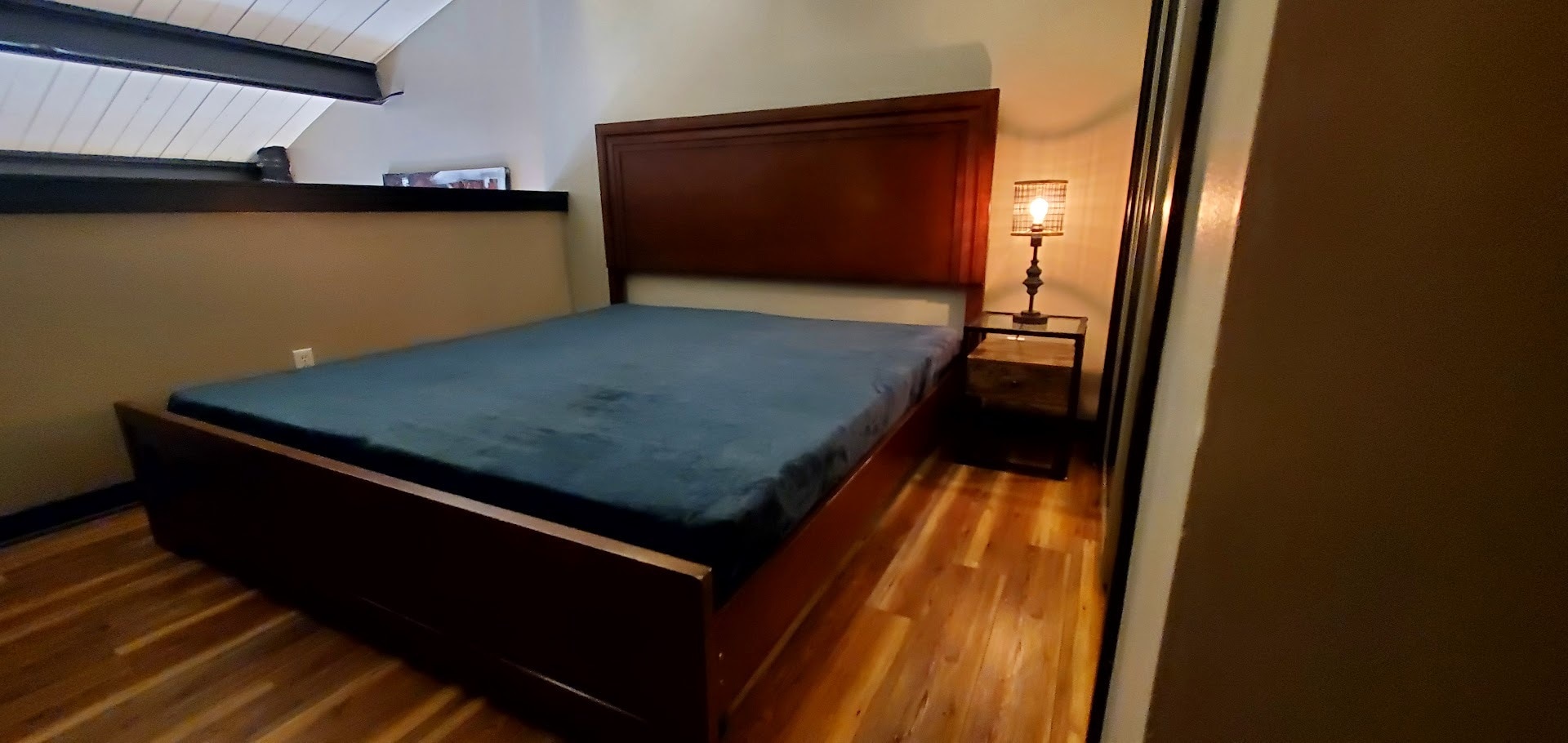King Size Bed - 311 N 2nd St