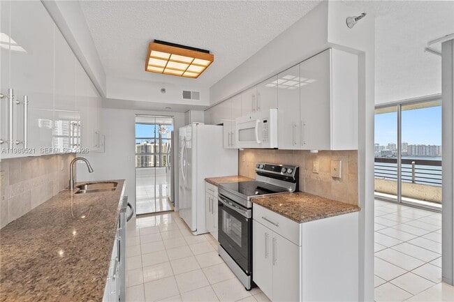 Building Photo - 19101 NE 36th Pl