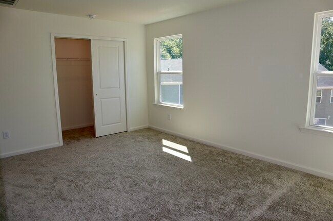 Building Photo - 400 Hacksaw Trl