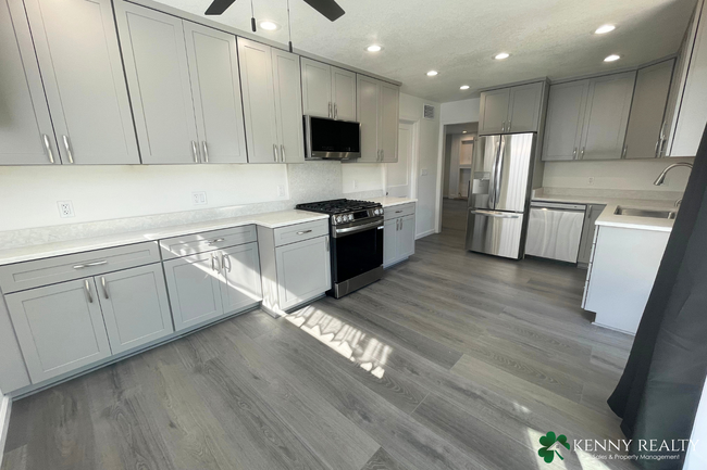 Building Photo - Fully Remodeled 3 Bedroom Home in Sunshine...