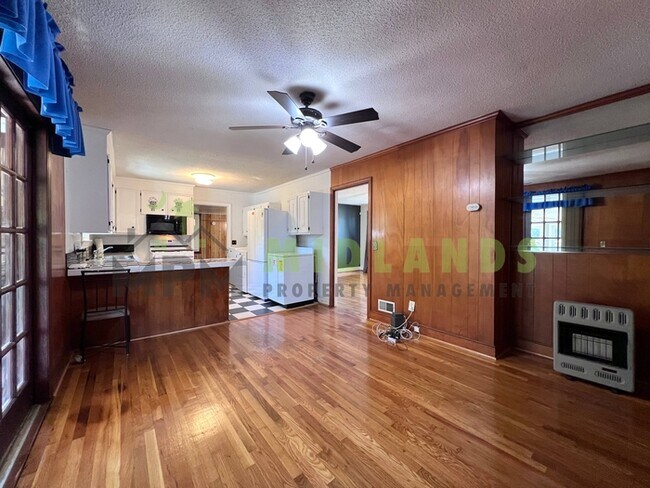 Building Photo - 3836 Davies Dr