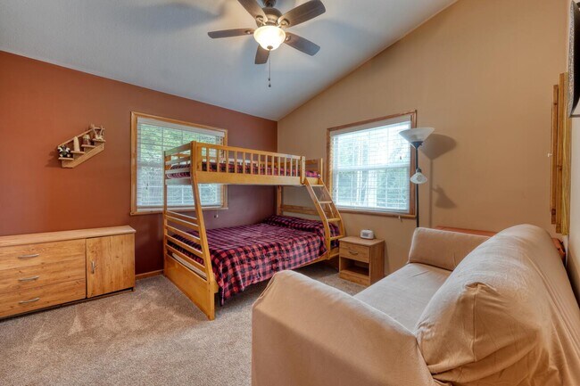Building Photo - 586 Sun Valley Dr