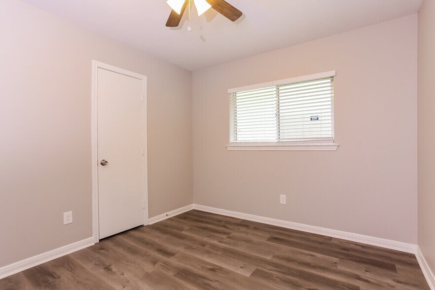 Building Photo - 8022 Bunting Ct