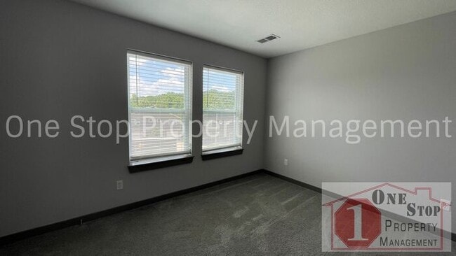 Building Photo - 3 Bedroom, 2.5 Bath Modern Townhome in Nor...