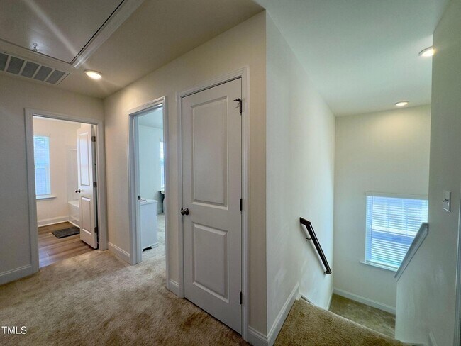 Building Photo - 109 Steel Springs Ln