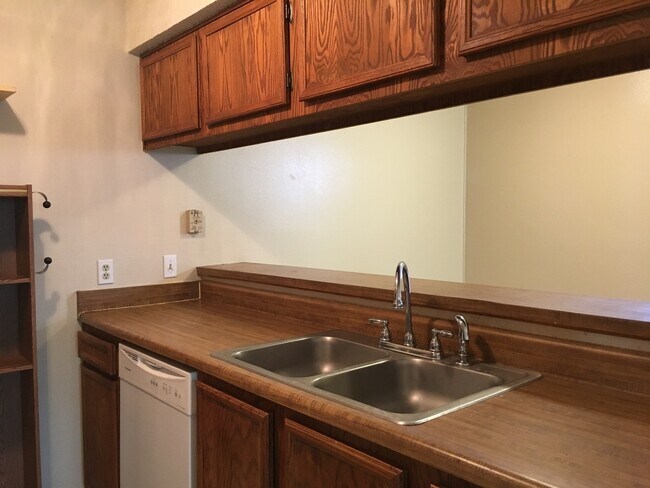 Building Photo - 906 Sirocco Dr