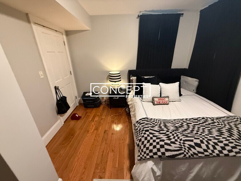 Building Photo - 276-278 Parker Hill Ave. Unit B