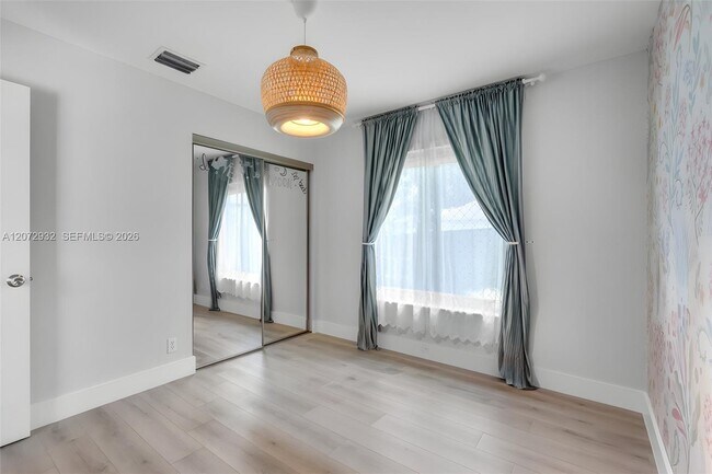 Building Photo - 1038 SW 120th Way
