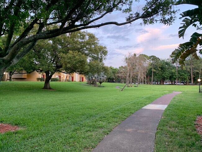 Building Photo - 4523 La Carmen Ct