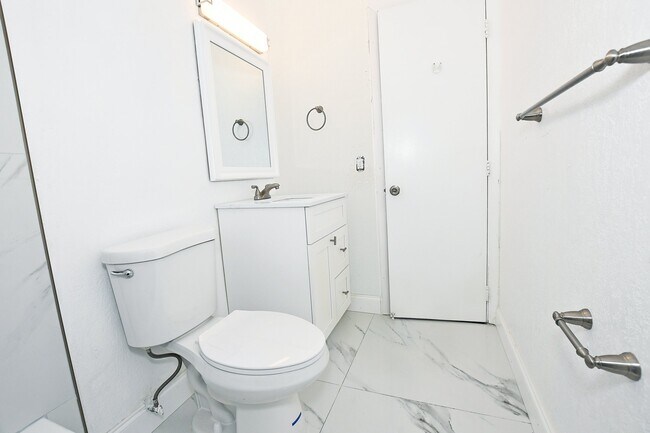 Building Photo - 270 NW 43rd St