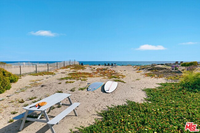 Building Photo - 30830 Broad Beach Rd