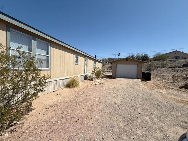 Building Photo - 1632 Sierra Vista Dr