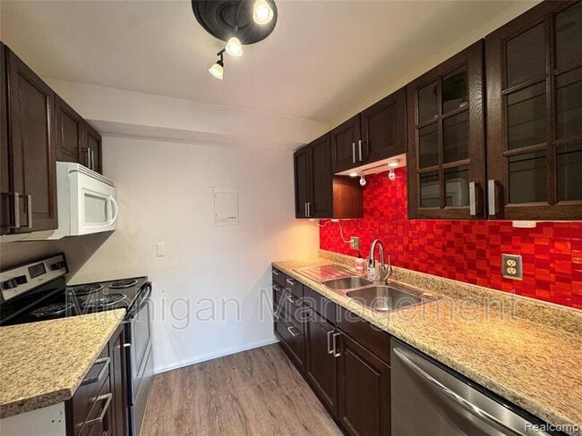 Building Photo - 2150 Pauline Blvd