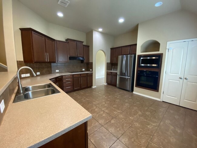 Building Photo - 27039 Trinity Bend