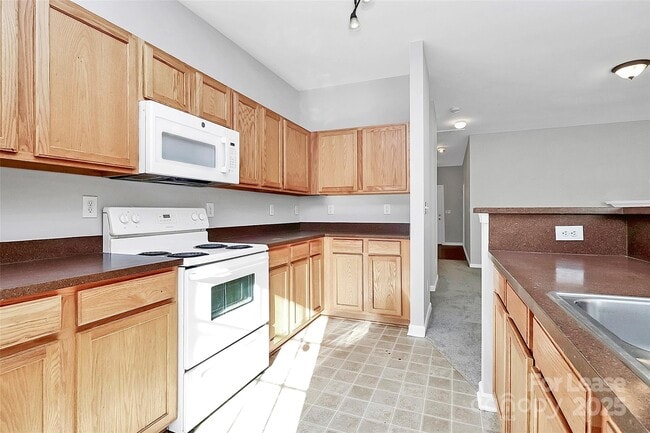 Building Photo - 2138 Winthrop Chase Dr