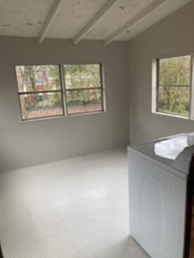 Building Photo - Must see ranch style 3Bdr 1 Bath home. It's located off Hovis Rd.