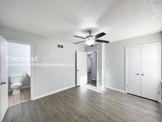 Building Photo - 8541 Bridgewood Dr