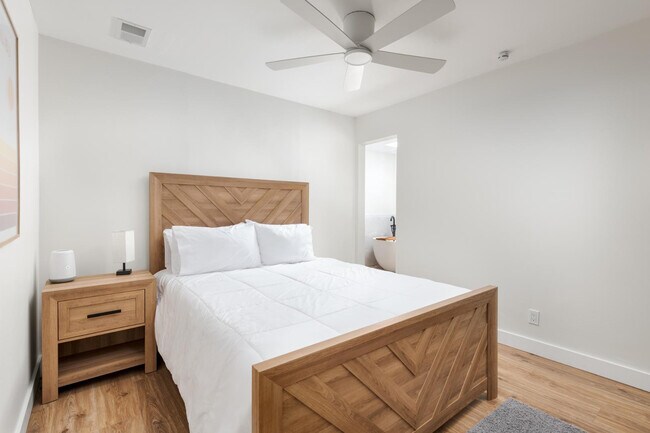 Building Photo - 2237 E Hillery Dr