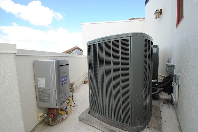 Building Photo - 302 Calle Sevilla Pl