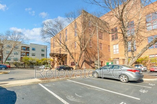 Building Photo - 815 Porter St