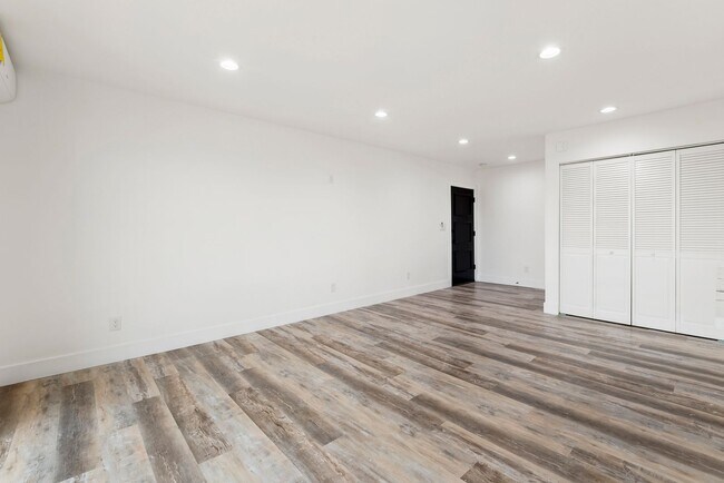 Interior Photo - 4475 49th St.