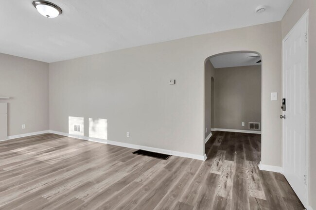 Building Photo - 397 S Chase Ave
