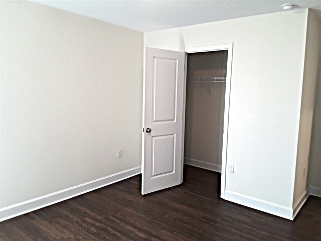 Building Photo - 521 Pine Terrace Dr