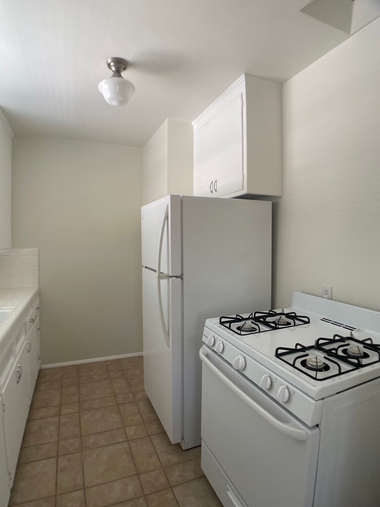 Kitchen - 1008 Euclid St