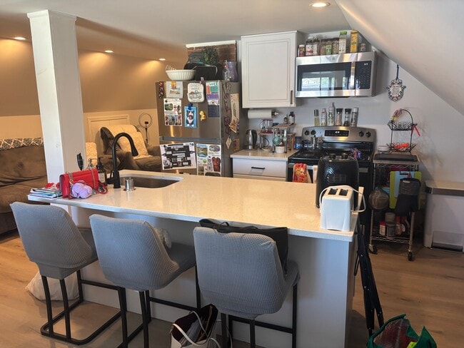 Building Photo - 451 New Park Ave