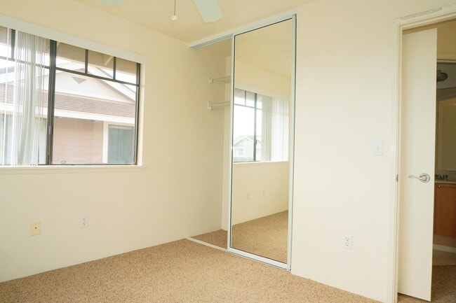 Building Photo - Centrally located Waipahu Single Family Home!