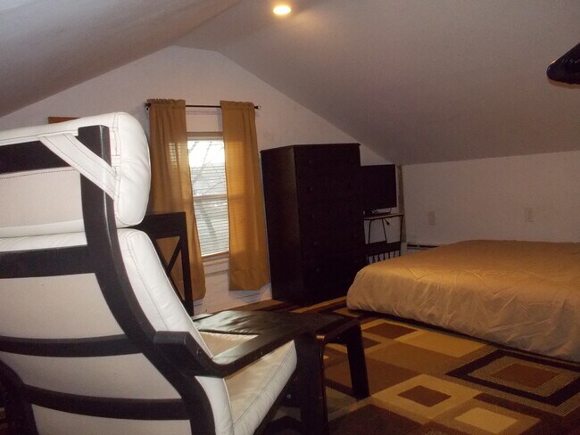 Building Photo - 256 Derby Ave