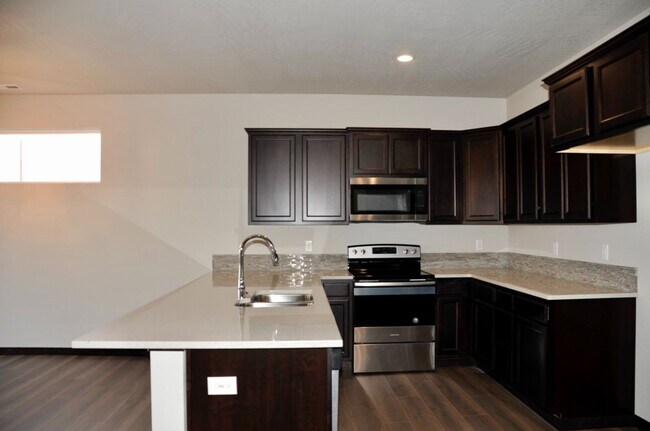 Building Photo - Woodbridge South Neighborhood 3/2