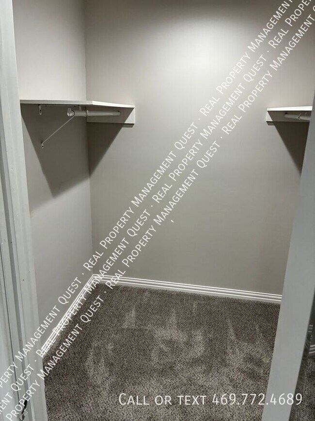 Building Photo - 802 Netherland Dr