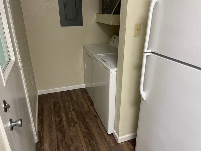 Building Photo - Portland Townhomes