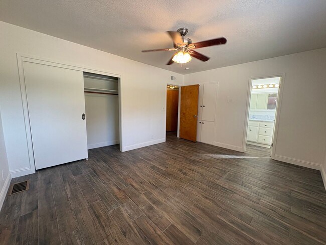 Building Photo - 341 N Garden Dr